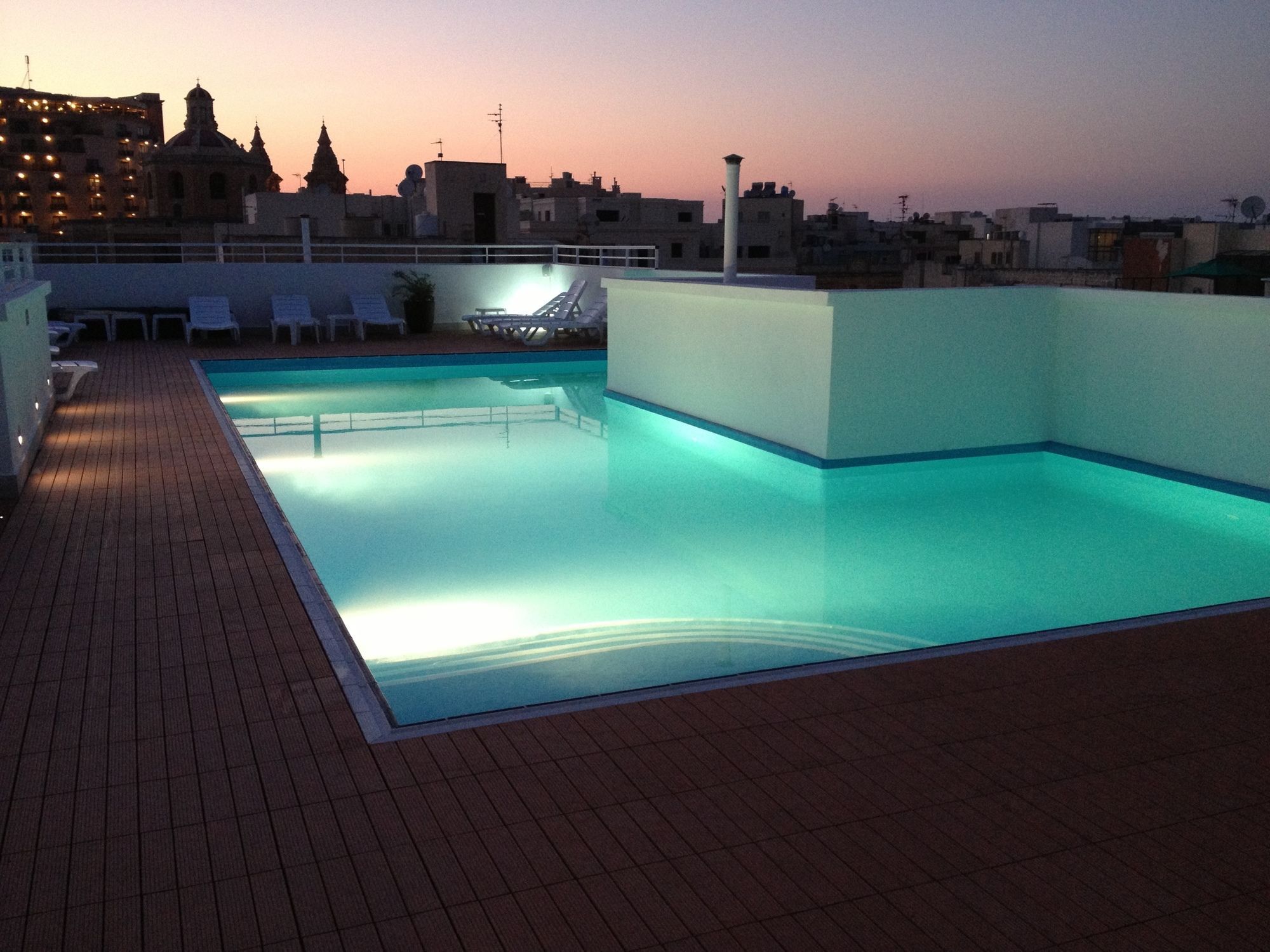 Day'S Inn Hotel And Residence Sliema Bagian luar foto